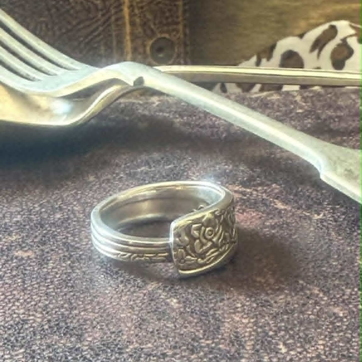 MOLLY MADE - Vintage Inspired 1960s Lotus Rod Silverware Ring
