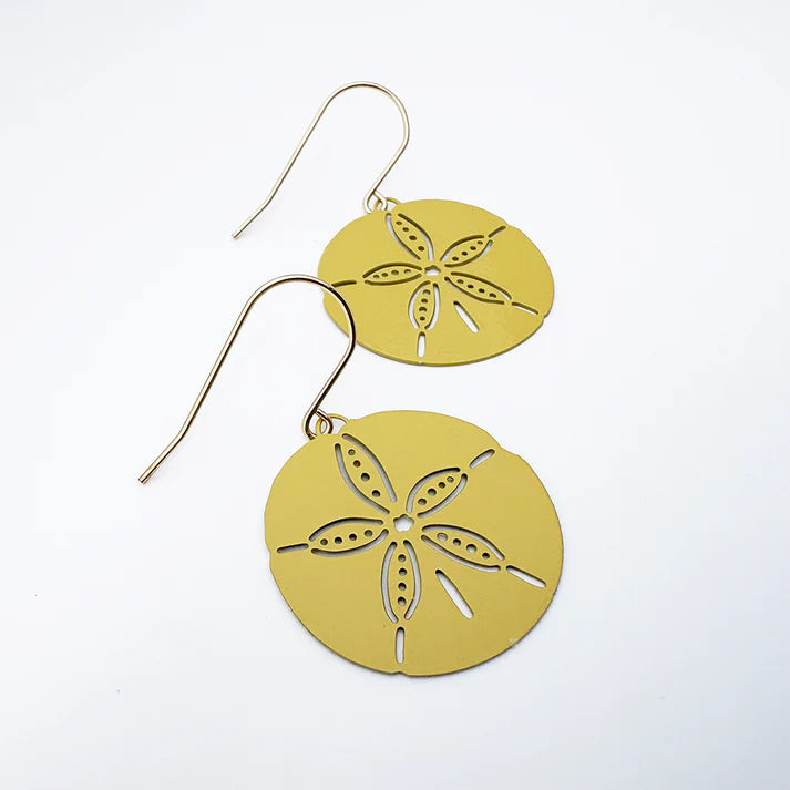 DENZ & CO - Sand Dollar earrings in Sand