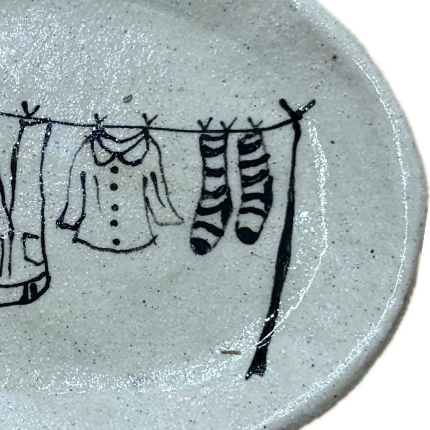 BELOVED POTTERY - Drawing Plate (medium) - Washing Line 2