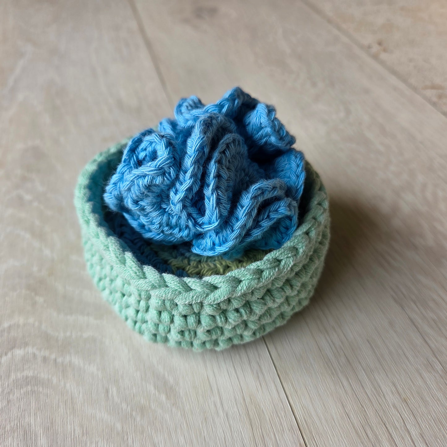 FIBRESCAPE - Make up Removers and Body Scrubber set Green basket