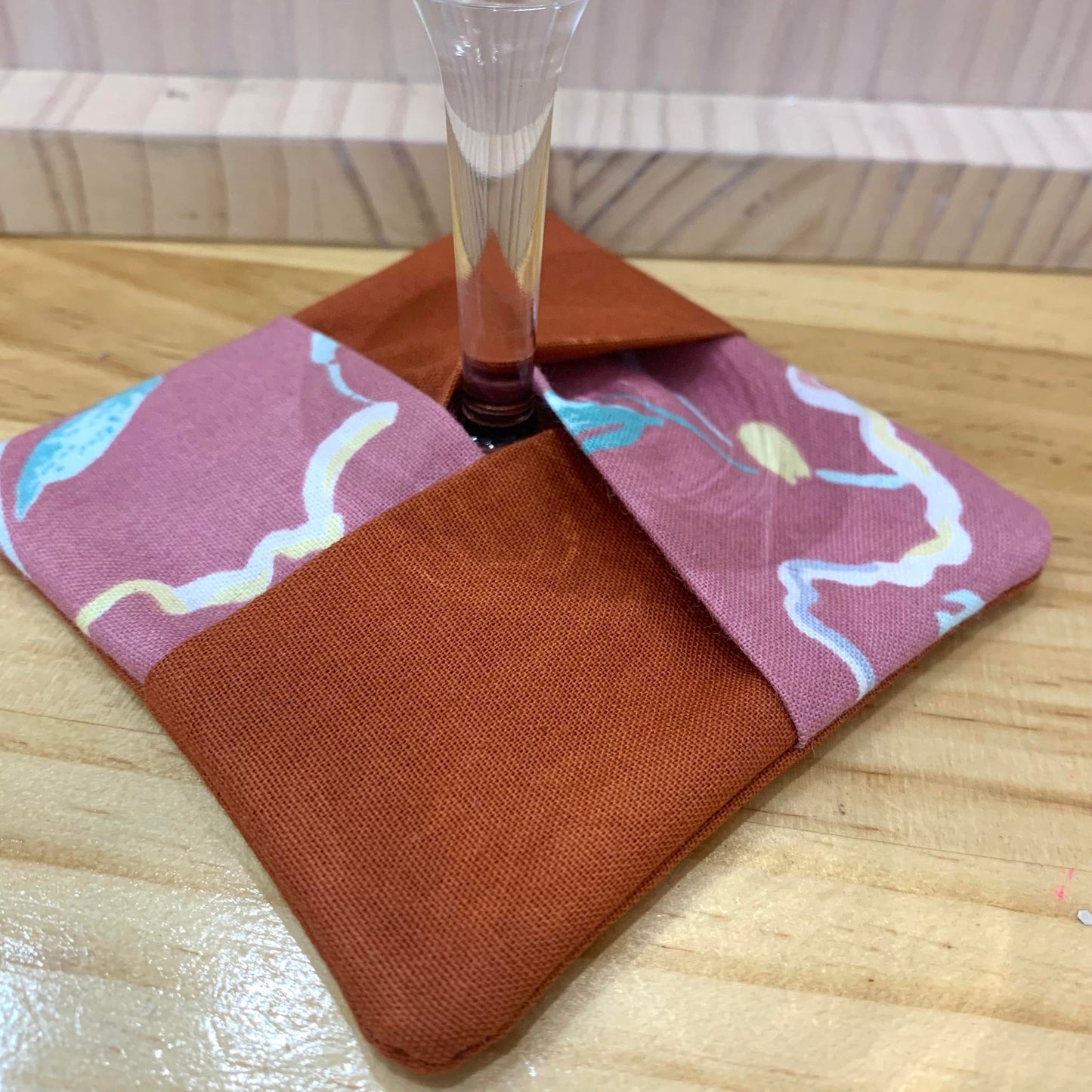 MUMMA WHOOPEE- SINGLE WINE GLASS SLIPPER/COASTERS- Rusty Dashes