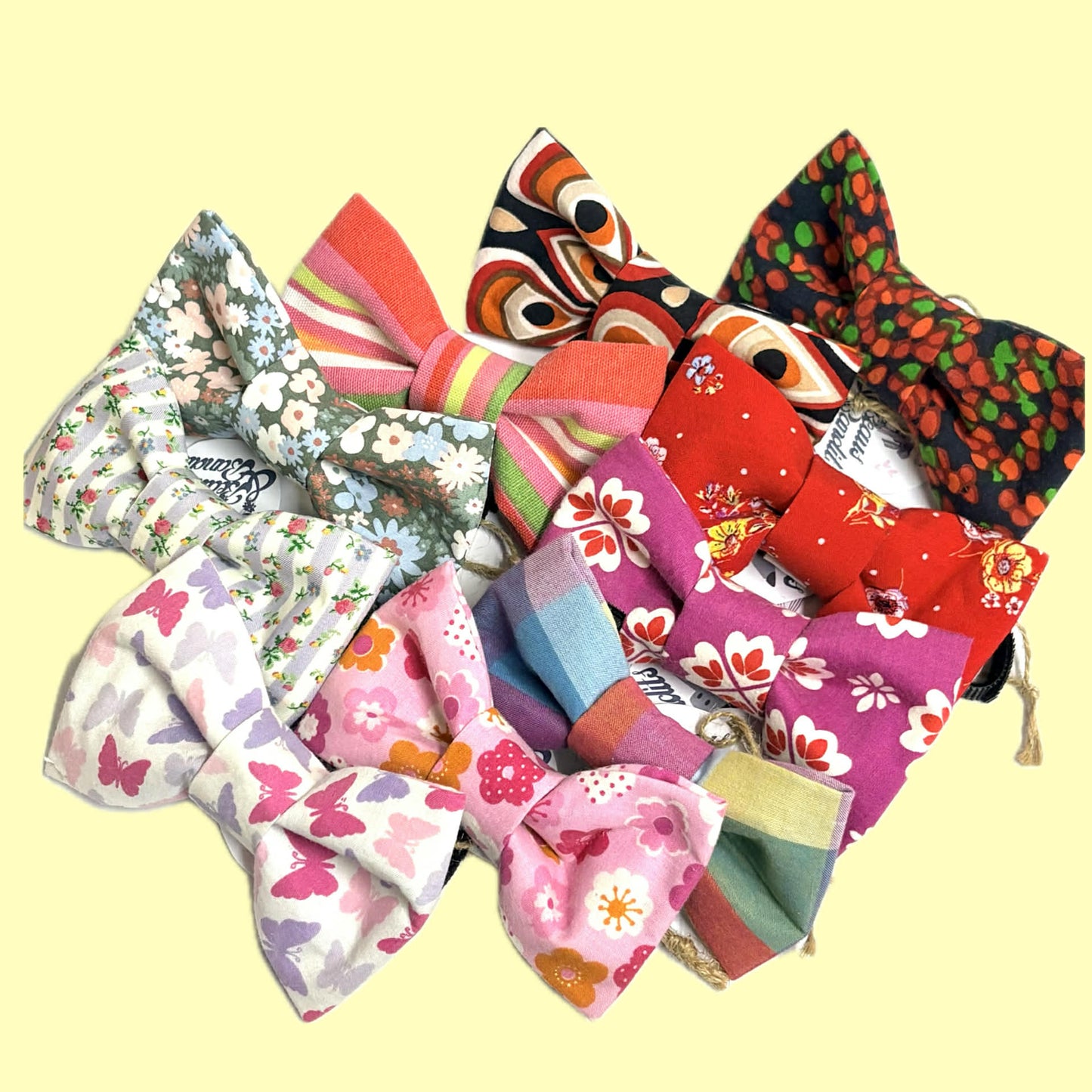 BEAUS AND BANDITS - DOGGY BOW TIE - FLOWERS ON PINK - MEDIUM