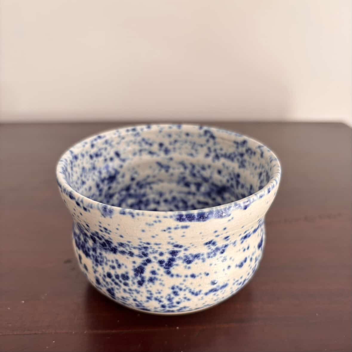 POTTERESS BY ALICIA - Wobbly Cup White Clay Blue Speckled #1