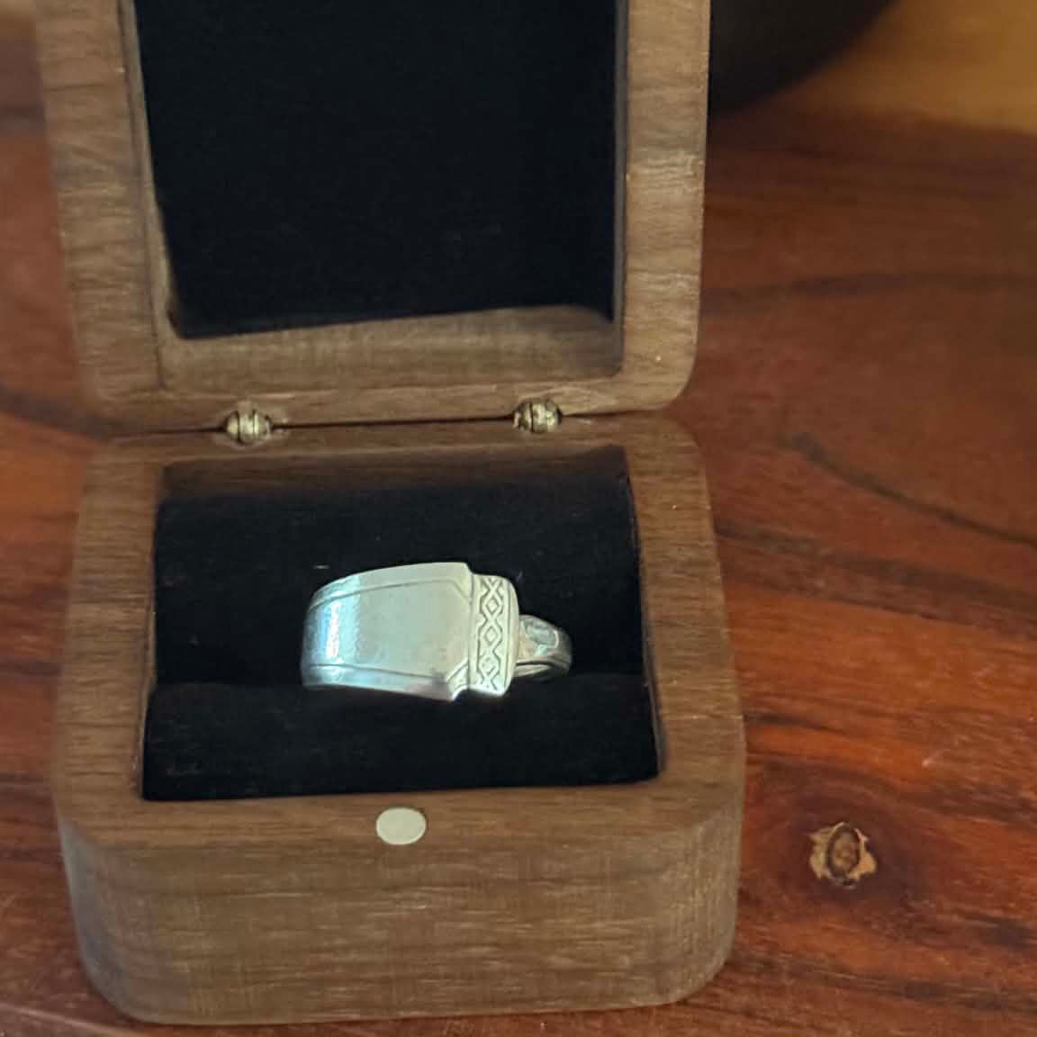 MOLLY MADE - Hand Formed Band Ring