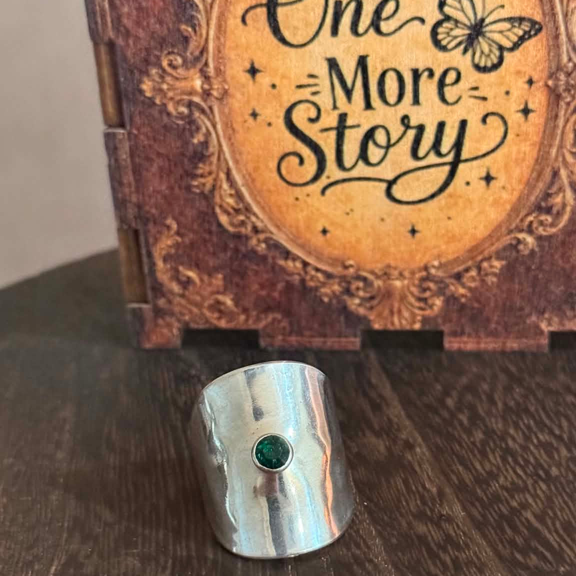 MOLLY MADE - 'Green Crystal' Ring