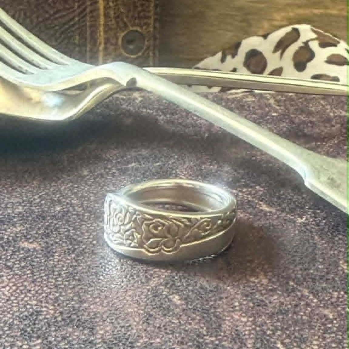 MOLLY MADE - Vintage Inspired 1960s Lotus Rod Silverware Ring