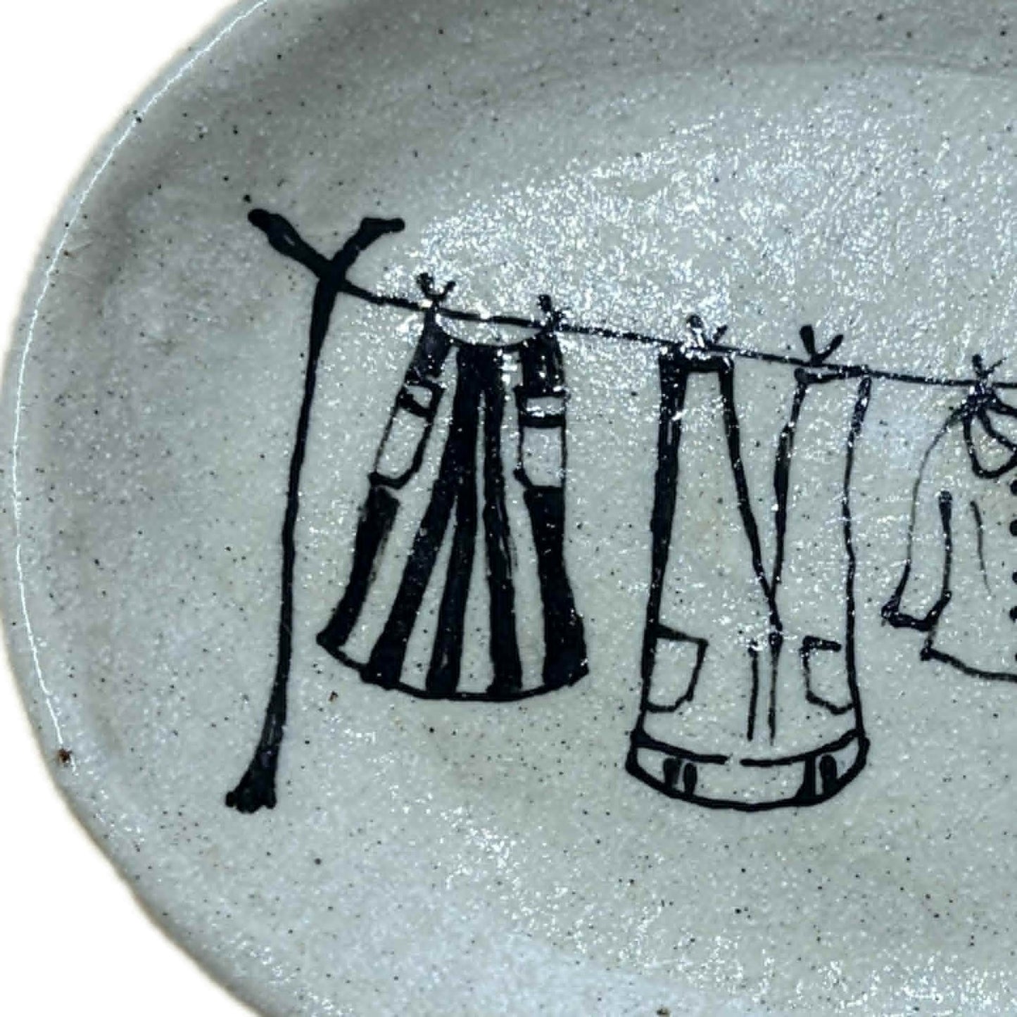 BELOVED POTTERY - Drawing Plate (medium) - Washing Line 2