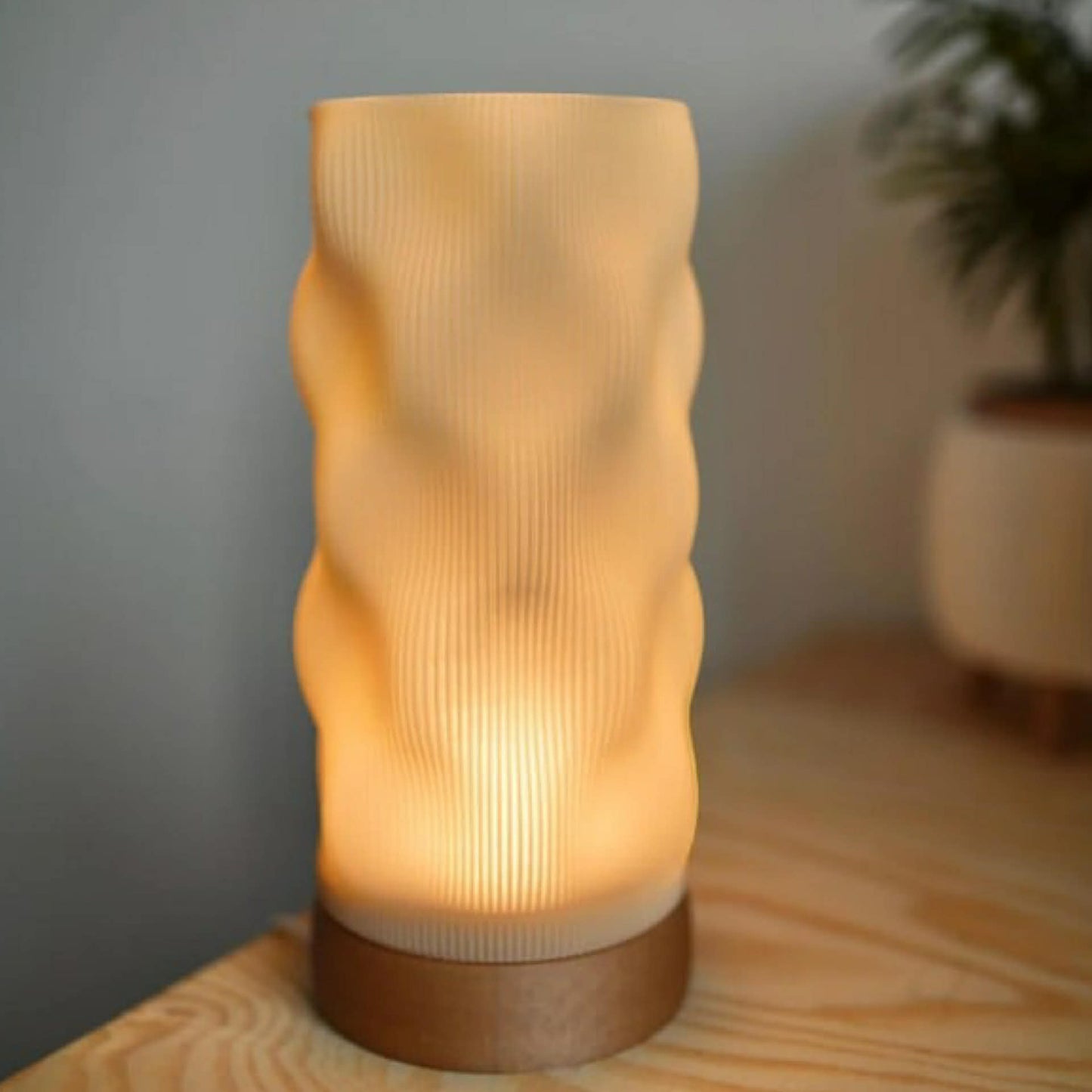 DWAYNSKI.3D - WAVIA Table Lamp