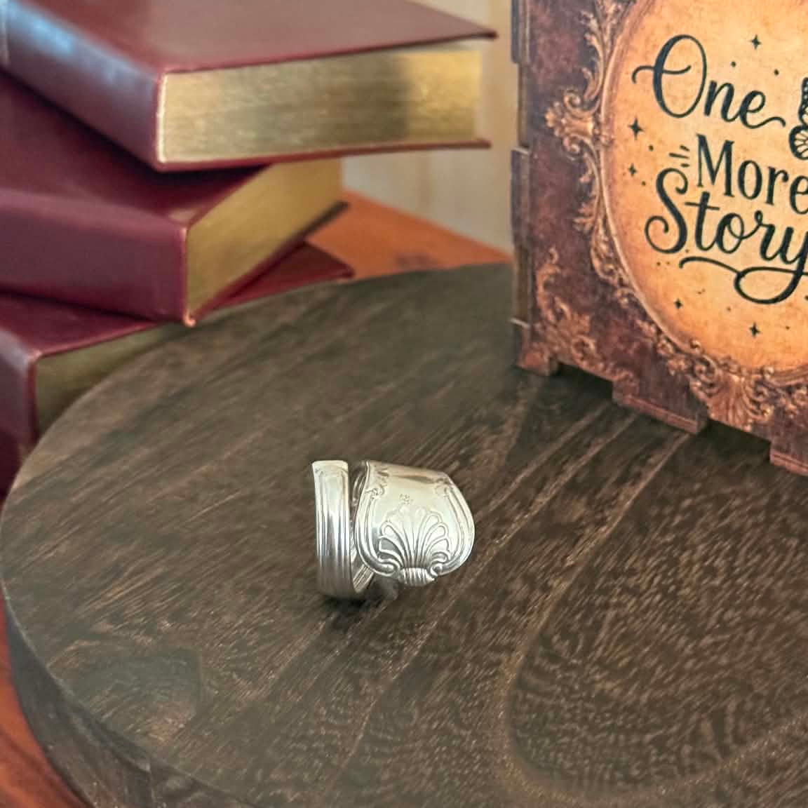 MOLLY MADE - 'King's Pattern' Wrap Ring