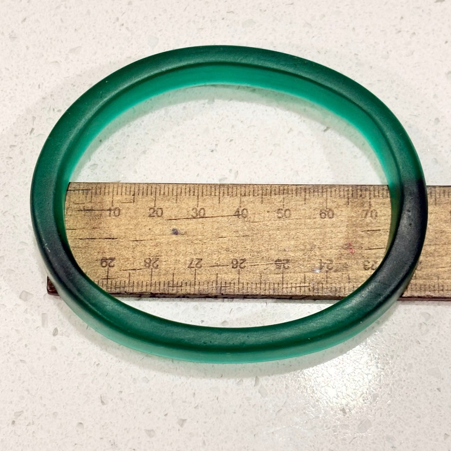 RAY BY DESIGN - Resin Bangle Green Oval