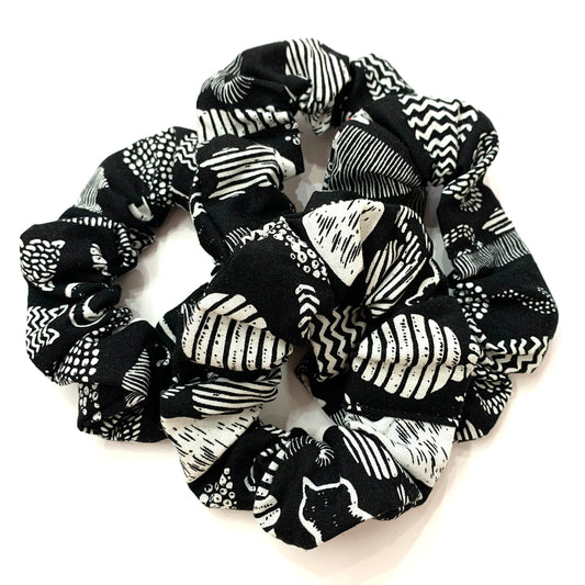 MUMMA WHOOPEE - "Black Cats" REGULAR HALLOWEEN SCRUNCHIE
