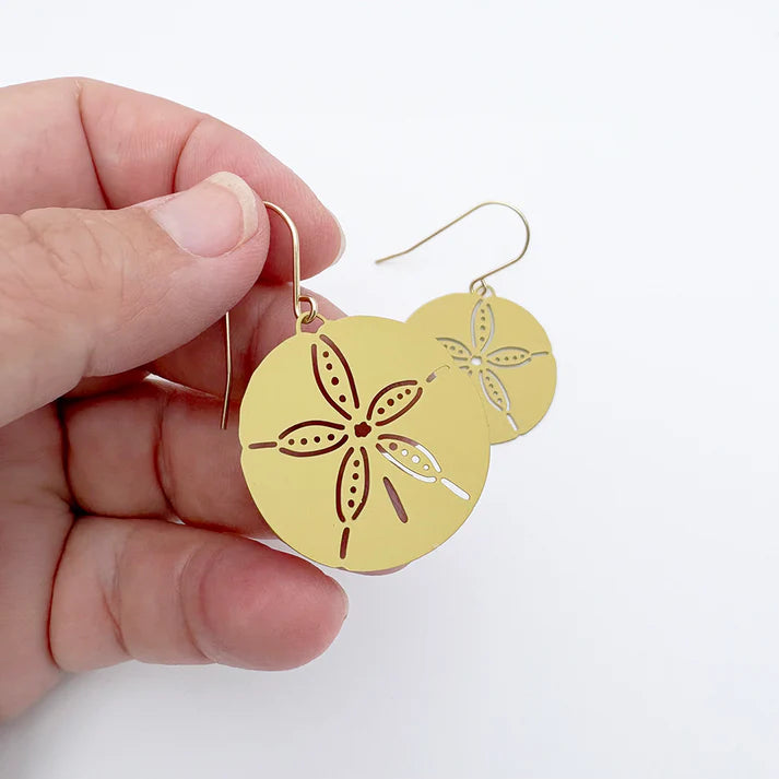 DENZ & CO - Sand Dollar earrings in Sand