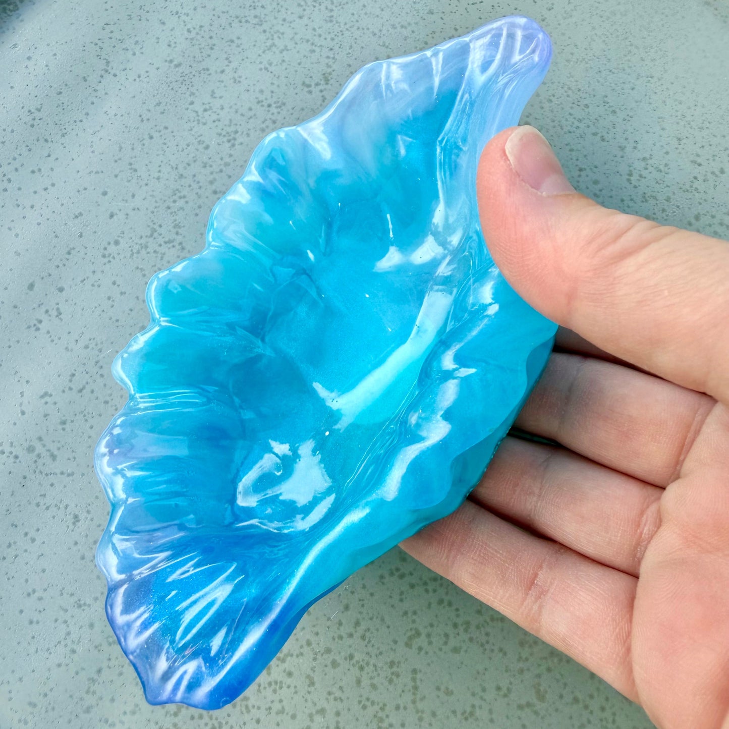 BRENDA STONE ART - Resin Shell Wave Dish