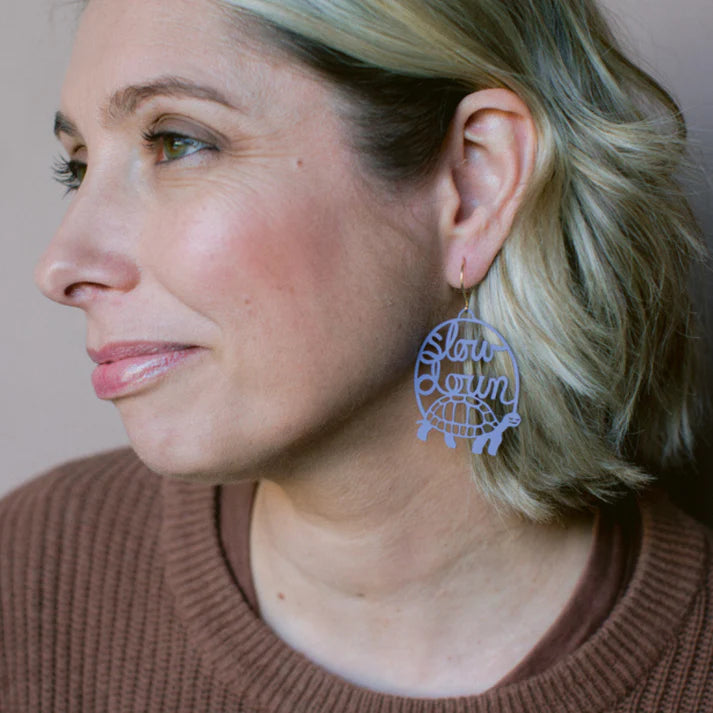 DENZ & CO - "Slow Down" Tortoise earrings in Denim