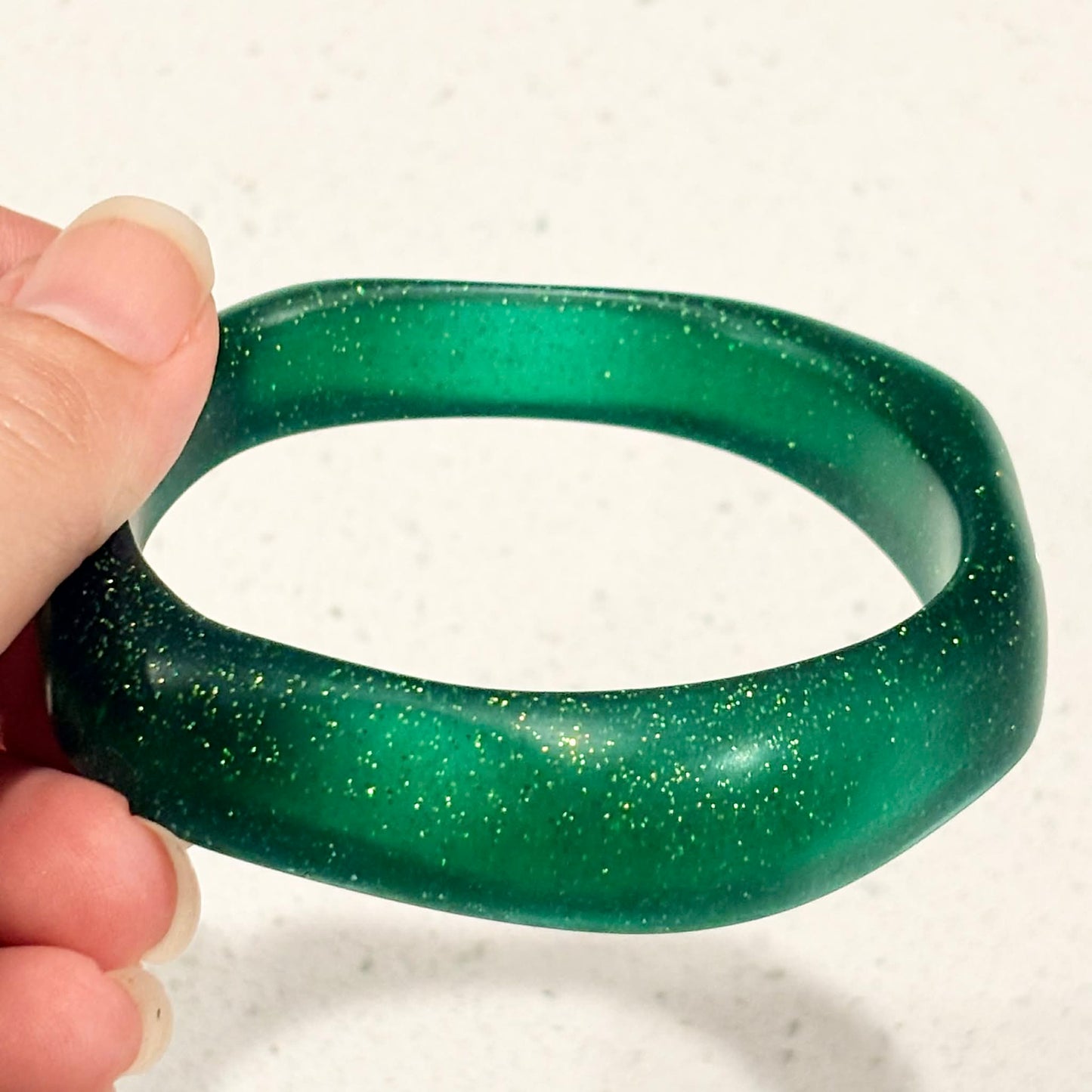 RAY BY DESIGN - Resin Bangle Green Glitter
