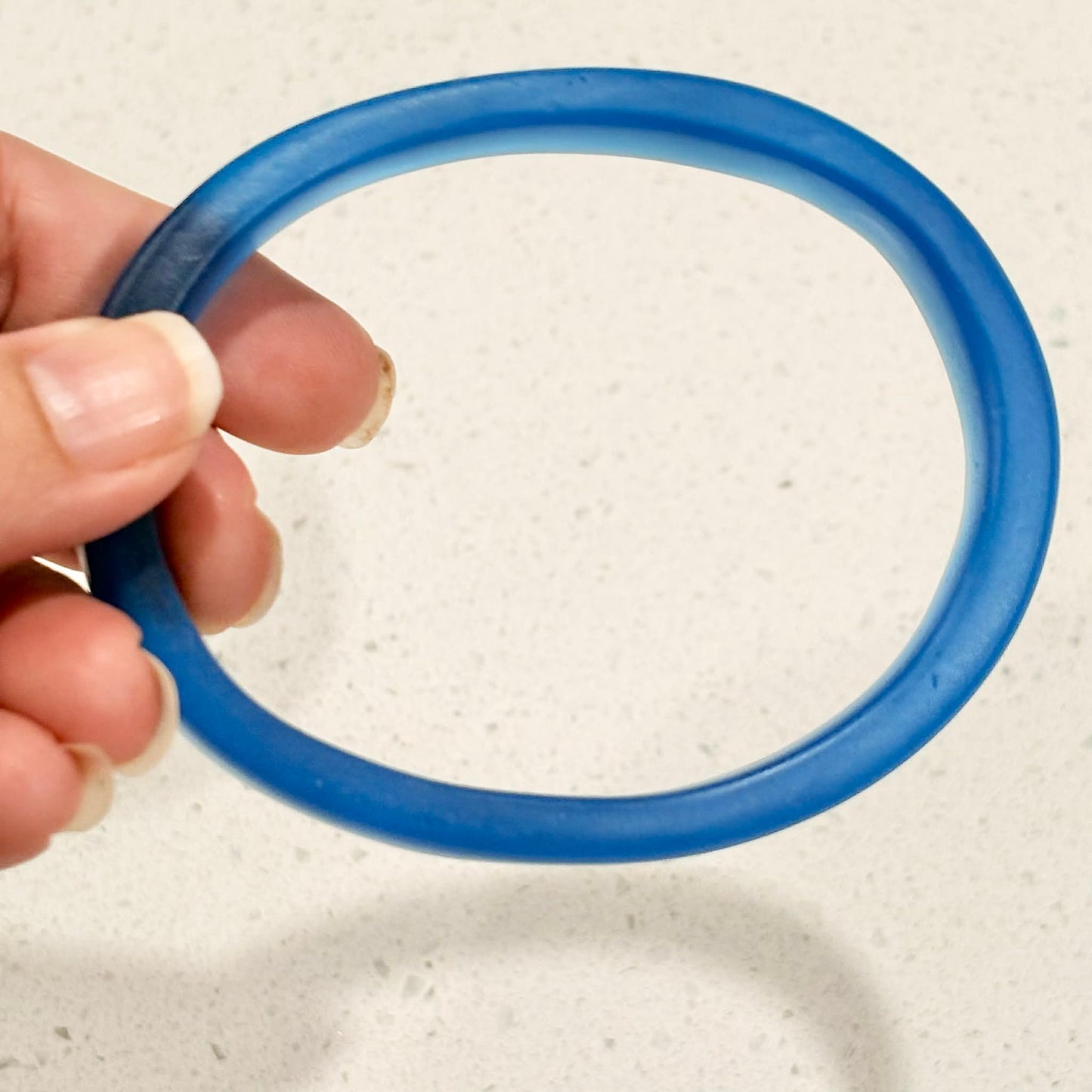 RAY BY DESIGN - Resin Bangle Blue Oval