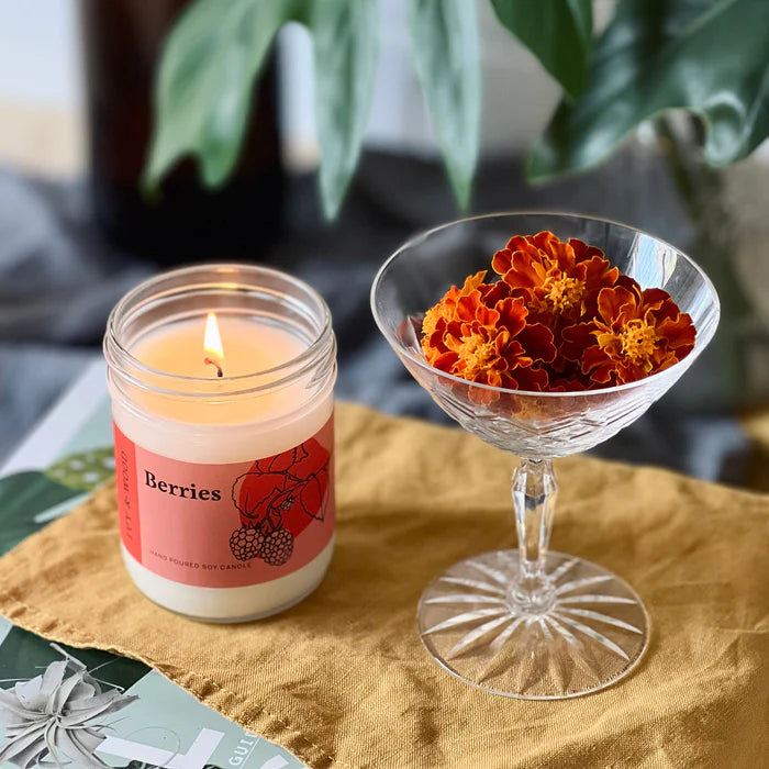 IVY & WOOD - Berries Scented Candle 'Homebody' Collection