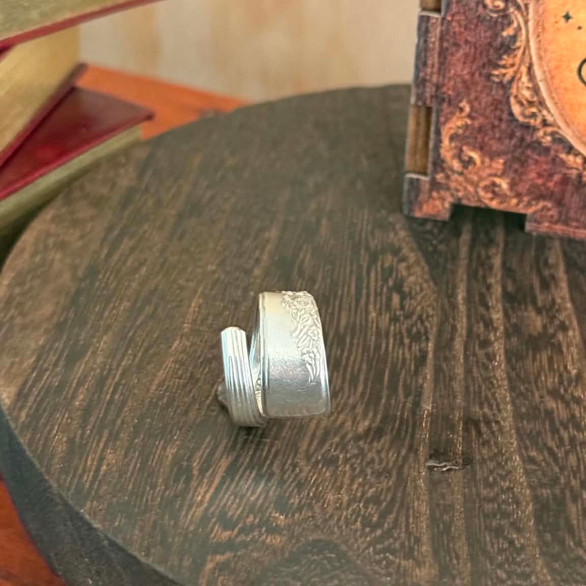 MOLLY MADE - Vintage 'Hamilton' Pattern Wrap Ring