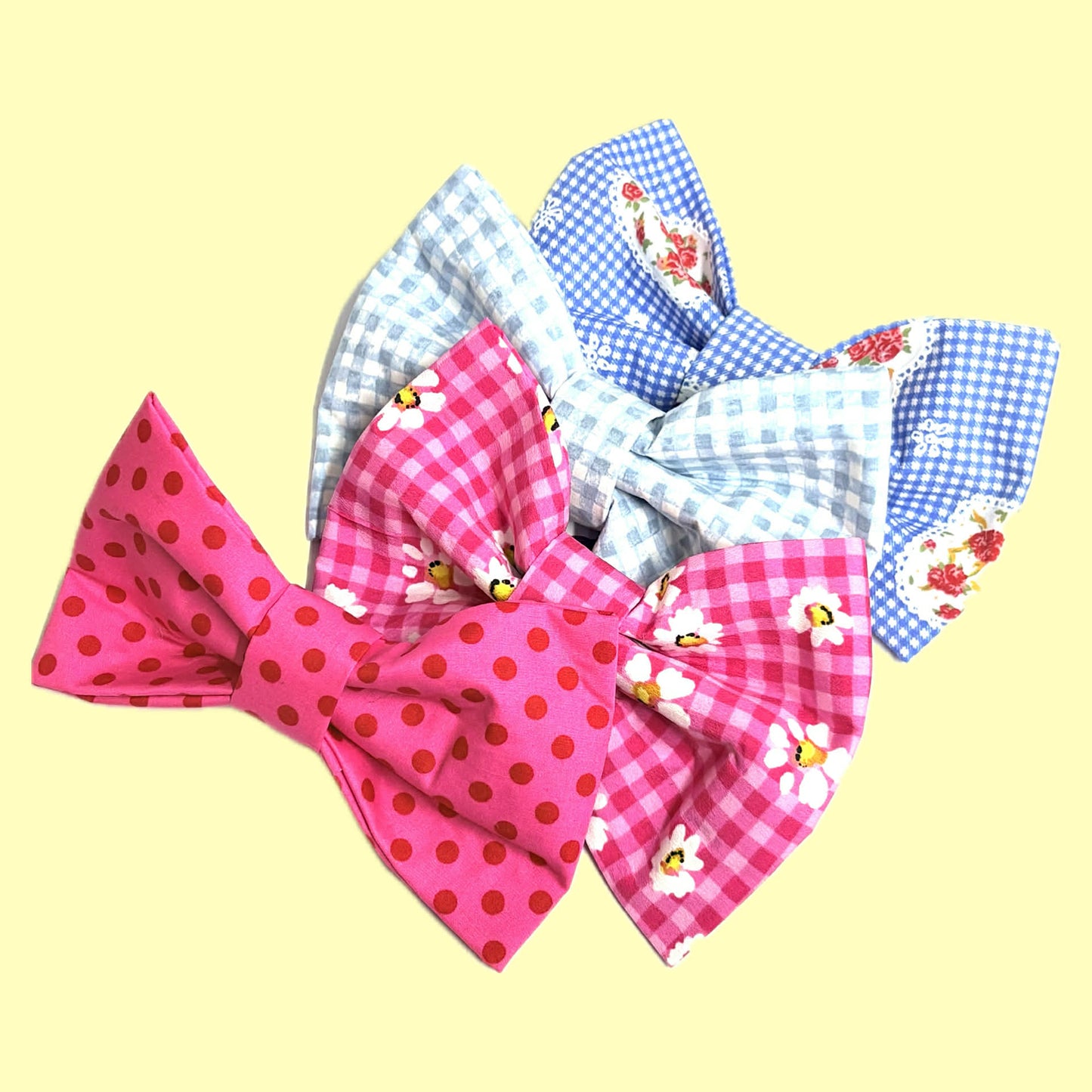 BEAUS AND BANDITS - DOGGY BOW TIE -DAISY ON PINK GINGHAM - LARGE