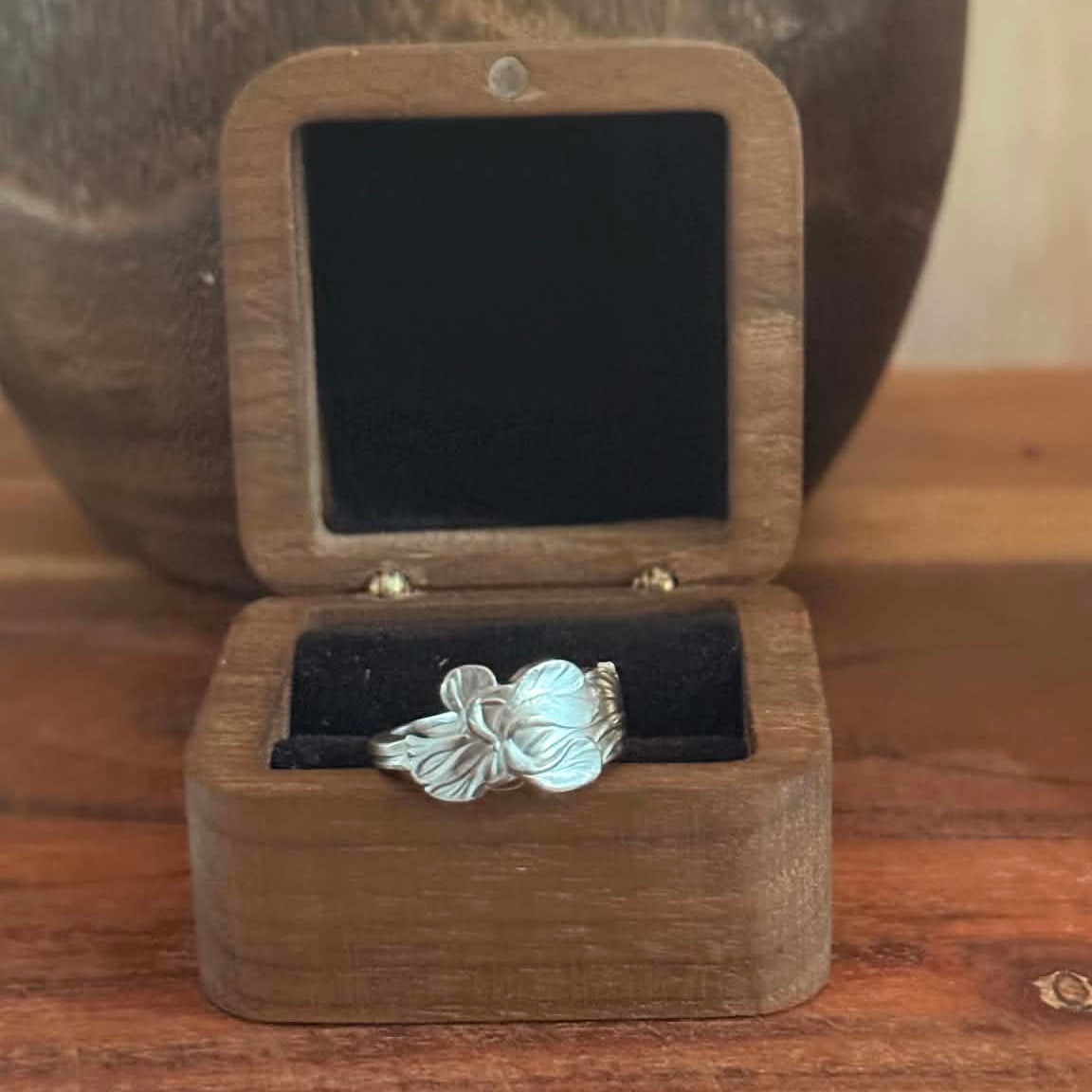 MOLLY MADE - 'Iris Flower' Spoon Band Ring