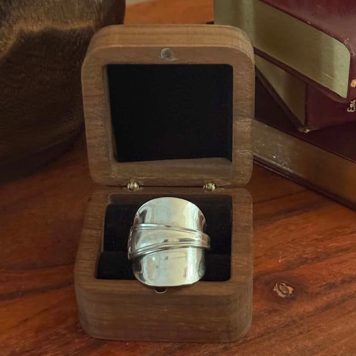 MOLLY MADE - Vintage Saddle Spoon Ring