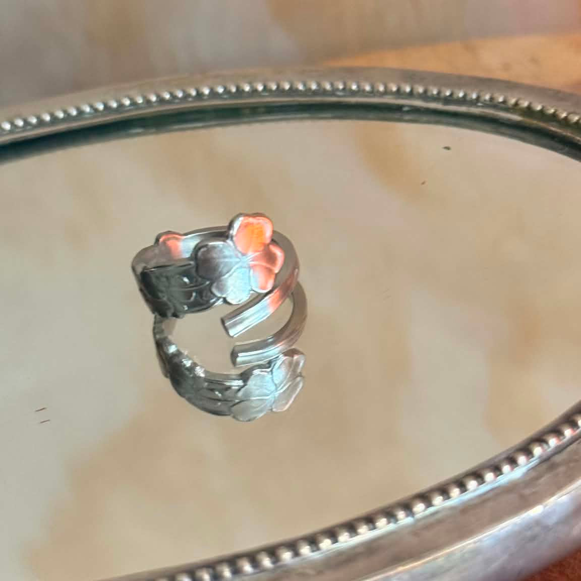 MOLLY MADE - 'Clover' Wrap Ring
