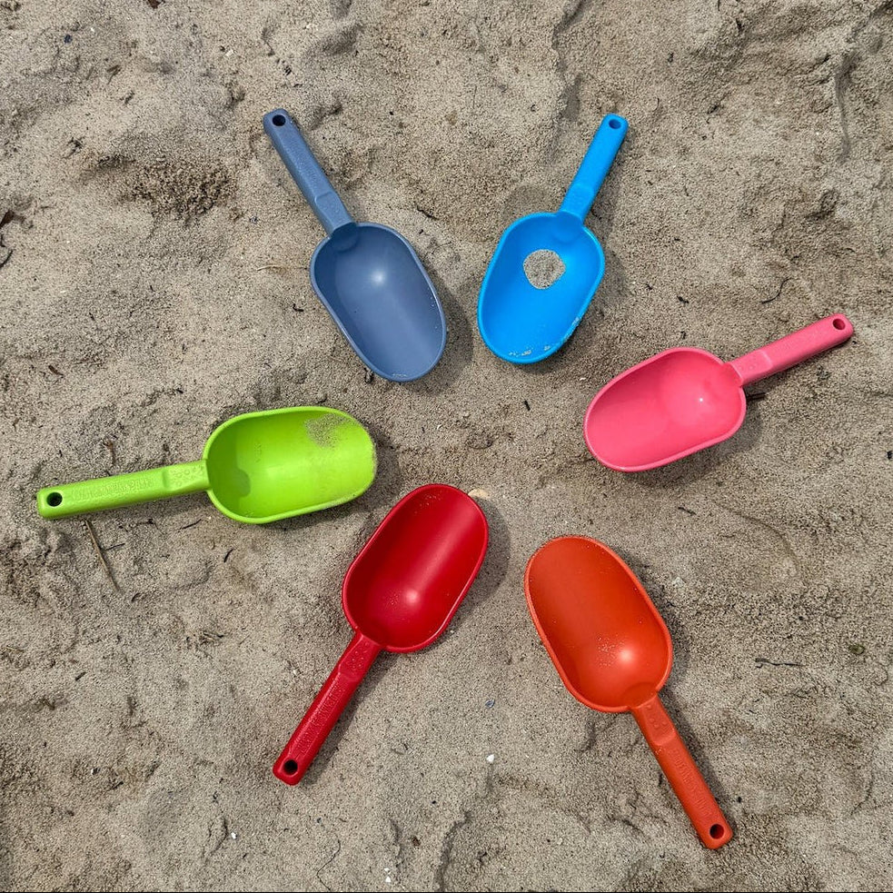 GARDENING ON COUNTRY - Nesti Kids Scoop Kakadu Green – Recycled Plastic Garden & Beach Scoop