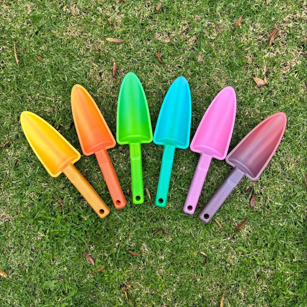 GARDENING ON COUNTRY - Womby Hand Trowel  Kakadu Green — Recycled Plastic, Australian Made